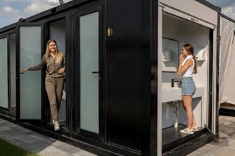 Gepflegte moderne Sanitäranlagen die 24h geöffnet sind und mehrmals täglich gereinigt werden. 